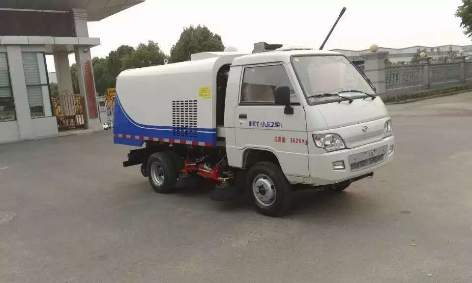 福田時(shí)代小型掃路車