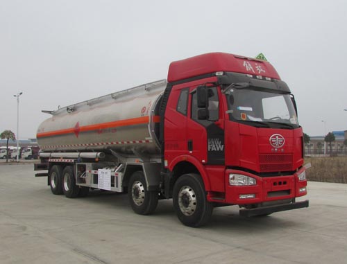 解放前四后八鋁合金運油車