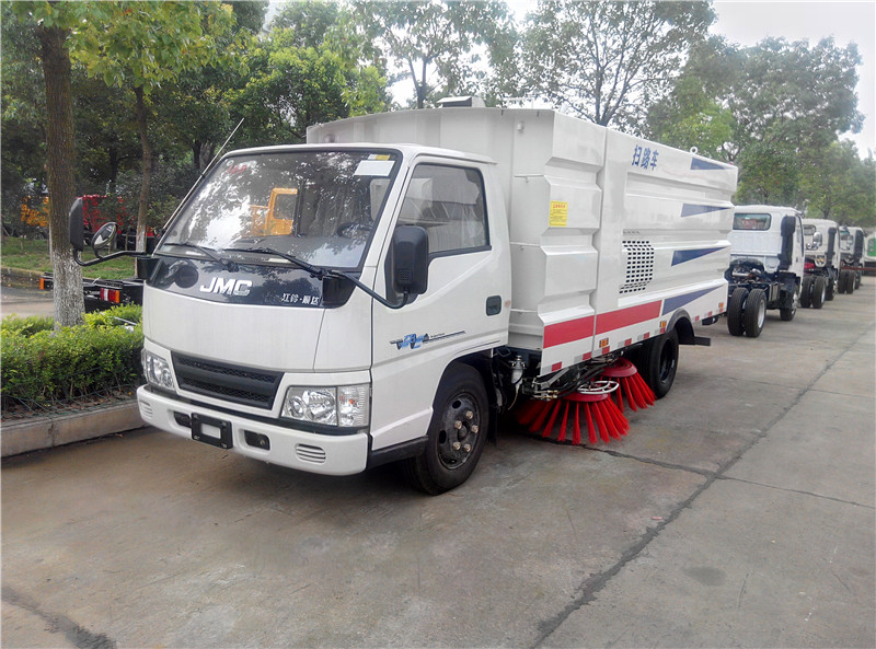 江鈴國(guó)五掃路車